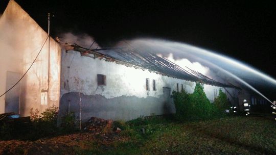 Duży pożar gospodarstwa w Żelaźnie. 