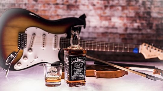 Jack Daniels – jak powstała najbardziej znana whiskey z Tennessee?
