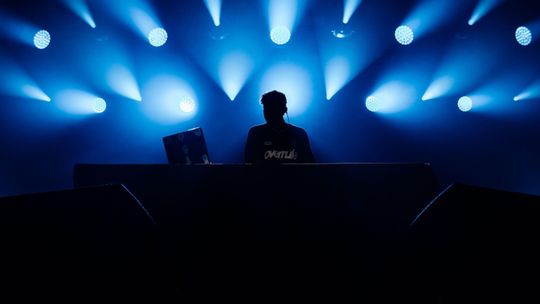 Jak zbudować pierwszy płynny set DJ-ski?