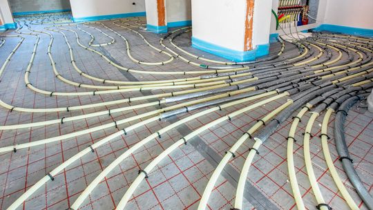 Kiedy i w jaki sposób montować podłogówkę elektryczną? 