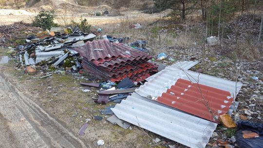 Materiały rakotwórcze na nielegalnych wysypiskach w Lubaszu!