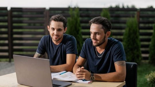 Na co zwrócić uwagę przy zakupie baterii do laptopów