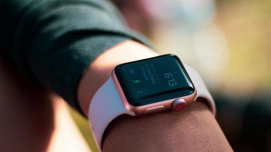 Nowe życie Apple Watch, czyli kiedy warto zlecić polerowanie szybki