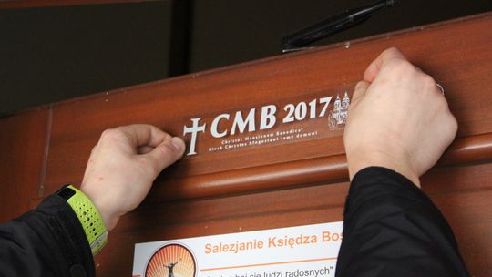 Nowość w kościele: Naklejka zamiast kredy