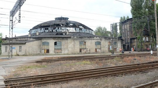 PKP S.A. ogłosiła przetarg na remont pokrycia dachowego Parowozowni w Pile.