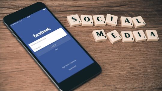 Podstawy kampanii reklamowej na Facebooku — jak skutecznie promować swoją markę?