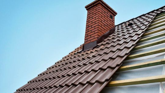 Prawidłowa konstrukcja komina – jak wybudować komin systemowy?
