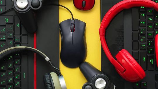 Profesjonalizacja gamingu – rola akcesoriów w budowaniu efektywnego środowiska gry