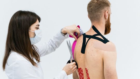 Taśmy kinezjologiczne - jak wybrać dobry tejp?