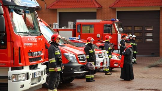 Uroczyste otwarcie komory dymowej i przekazanie nowych pojazdów w KP PSP w Pile