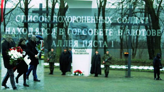 W hołdzie poległym żołnierzom polskim i radzieckim