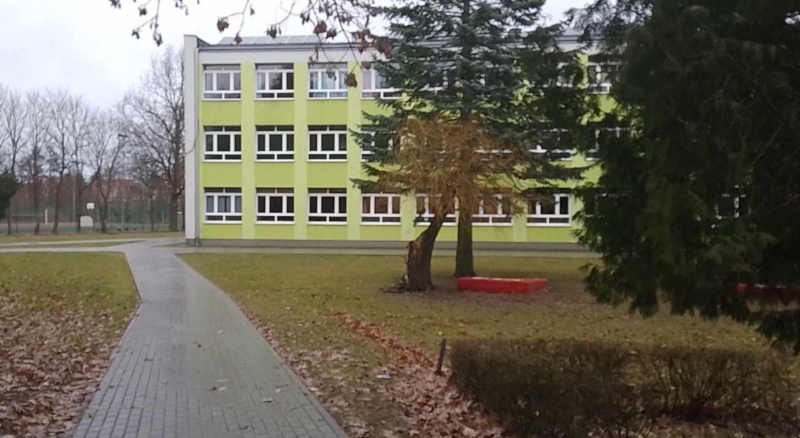 Co dalej z budynkami należącymi do szkoły w Krajence?