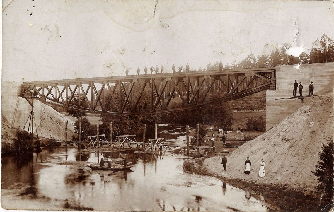 Fotografie z budowy słynnego mostu w Jastrowiu