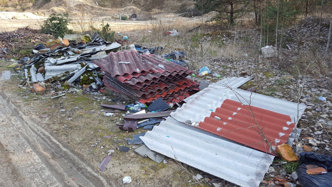 Materiały rakotwórcze na nielegalnych wysypiskach w Lubaszu!