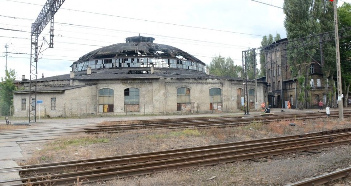 PKP S.A. ogłosiła przetarg na remont pokrycia dachowego Parowozowni w Pile.