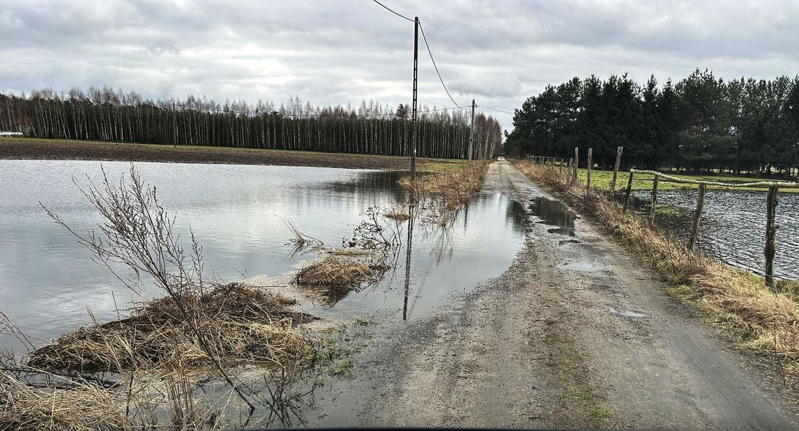 Zalane drogi, zalane pola... Nasi Czytelnicy informują